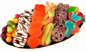Kosher Fancy Chocolate Covered Pretzels & Candy Gift Tray